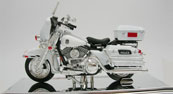 FLHTPI Electra Glide Police 2004-Harley Davidson, scale 1:18 in White by Maisto